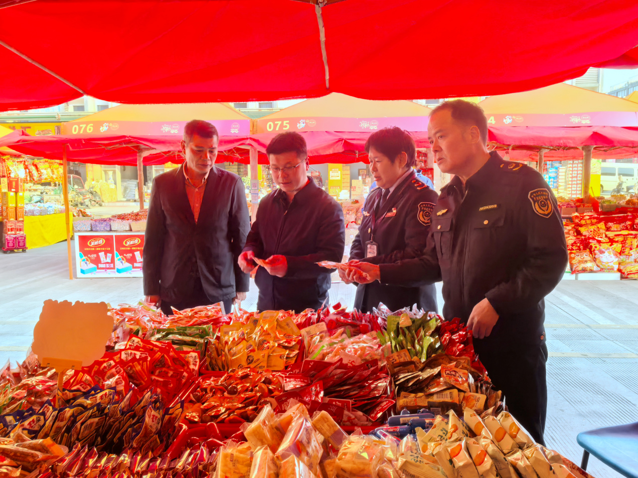 嚴監(jiān)管，護年味 柳州市場監(jiān)管筑牢食用農(nóng)產(chǎn)品批發(fā)安全防線